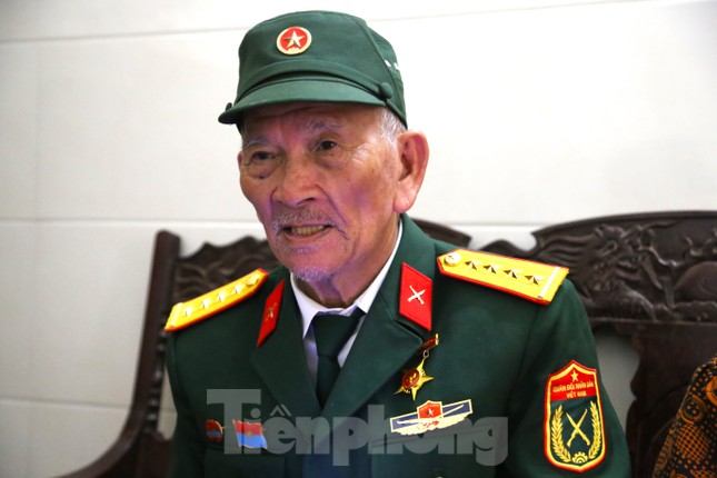 Cựu binh 76 tuổi chạy xe máy xuyên Việt xem lễ diễu binh 30/4: "Tôi đã hoàn thành tâm nguyện"- Ảnh 1. Cựu binh 76 tuổi chạy xe máy xuyên Việt xem lễ diễu binh 30/4: "Tôi đã hoàn thành tâm nguyện"- Ảnh 1.