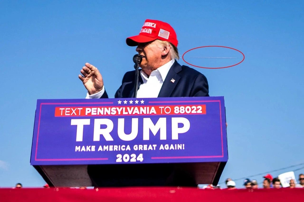 Bức ảnh chụp khoảnh khắc viên đạn sượt qua đầu ông Trump thắng giải Pulitzer danh tiếng- Ảnh 2. Bức ảnh chụp khoảnh khắc viên đạn sượt qua đầu ông Trump thắng giải Pulitzer danh tiếng- Ảnh 2.