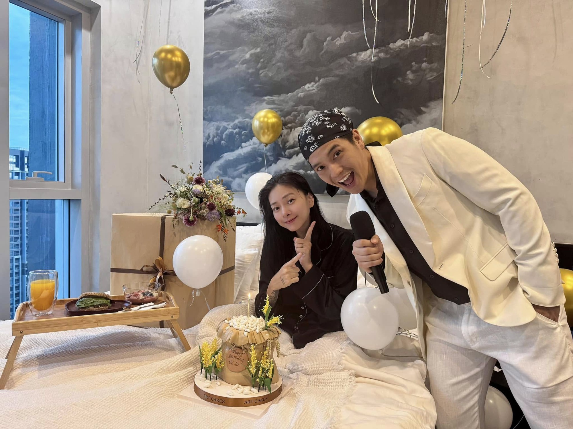 HOT: Ngô Thanh Vân xác nhận mang thai con đầu lòng ở tuổi 46, biểu cảm Huy Trần gây chú ý- Ảnh 4. HOT: Ngô Thanh Vân xác nhận mang thai con đầu lòng ở tuổi 46, biểu cảm Huy Trần gây chú ý- Ảnh 4.