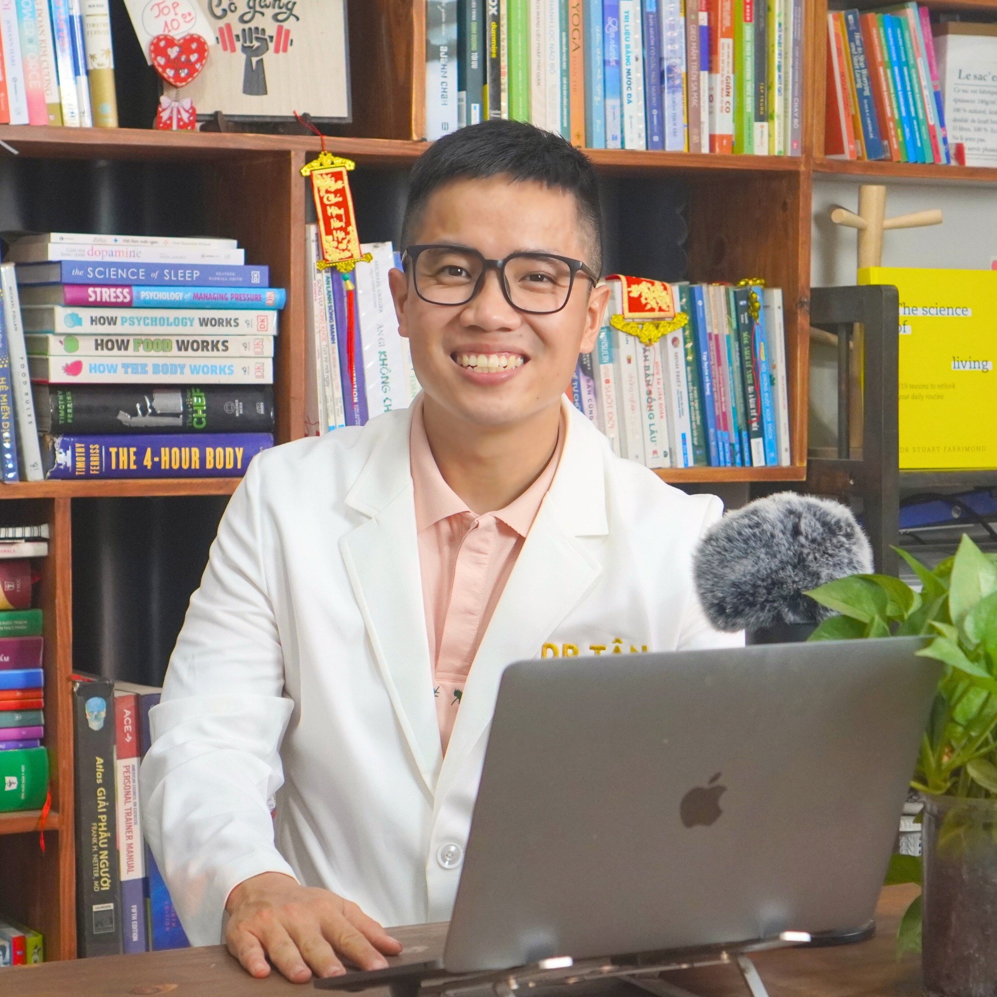 Lần đầu thử chân gà của Ăn Cùng Bà Tuyết khiến cô gái khiếp sợ: Thịt mốc trắng, xương có màu xanh?!- Ảnh 10.