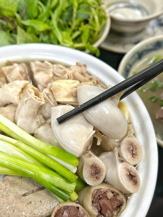 Dân sành ăn tiết lộ loạt quán lòng ngon không phải ai cũng biết ở Hà Nội, bất ngờ với nơi bán 500k/đĩa mà khách vẫn nườm nượp- Ảnh 2.