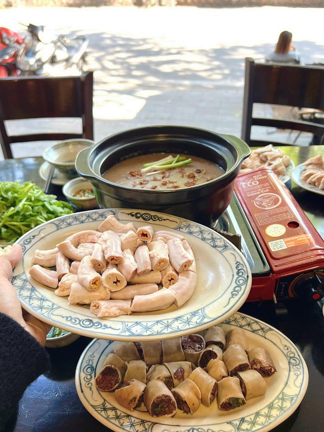 Dân sành ăn tiết lộ loạt quán lòng ngon không phải ai cũng biết ở Hà Nội, bất ngờ với nơi bán 500k/đĩa mà khách vẫn nườm nượp- Ảnh 8.