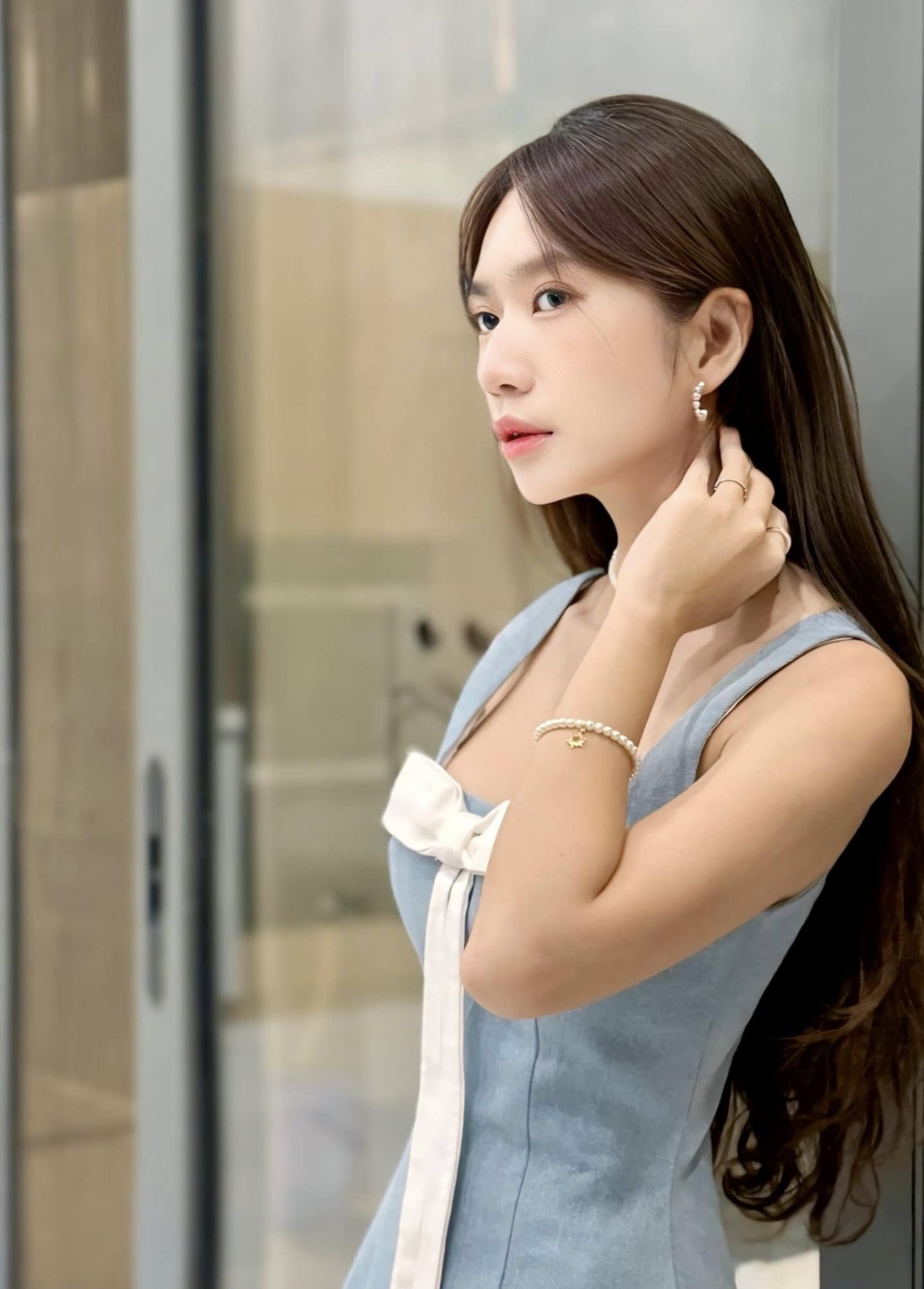 Trẻ lâu như Minh Hà - vợ Lý Hải: Đánh bay hình ảnh "mẹ 4 con" bằng chiếc váy giá chưa tới 2 triệu- Ảnh 4.
