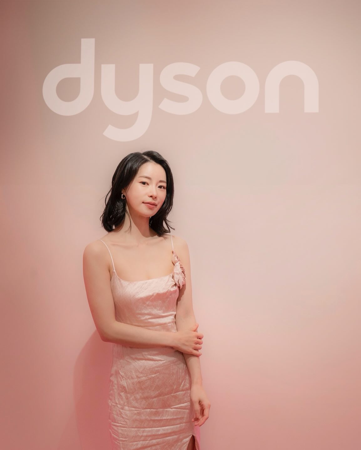 "Kẻ thù" của Song Hye Kyo mới cắt tóc ngắn quá đỗi xinh đẹp, đây chính là kiểu tóc sang và "hack" tuổi đỉnh cho phụ nữ U40- Ảnh 9.
