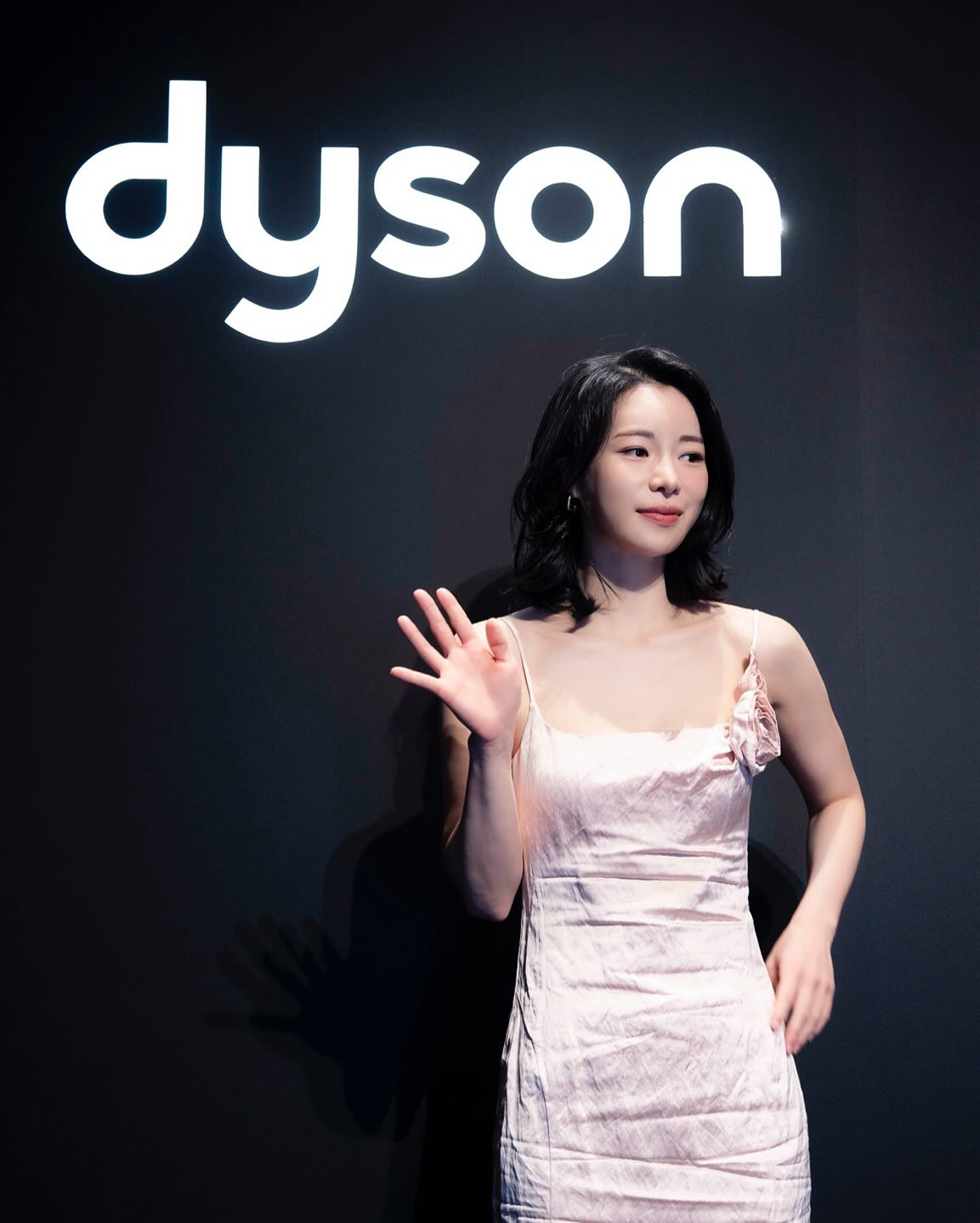 "Kẻ thù" của Song Hye Kyo mới cắt tóc ngắn quá đỗi xinh đẹp, đây chính là kiểu tóc sang và "hack" tuổi đỉnh cho phụ nữ U40- Ảnh 8.