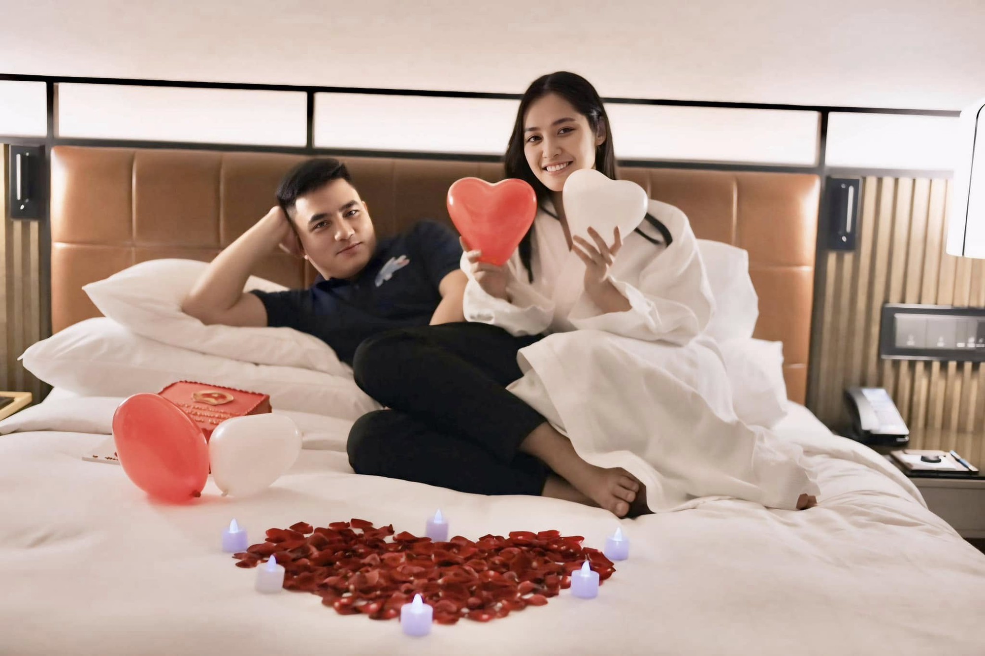 Hỷ sự Vbiz: 1 Hoa hậu đã âm thầm tổ chức lễ dạm ngõ, danh tính đàng trai 
