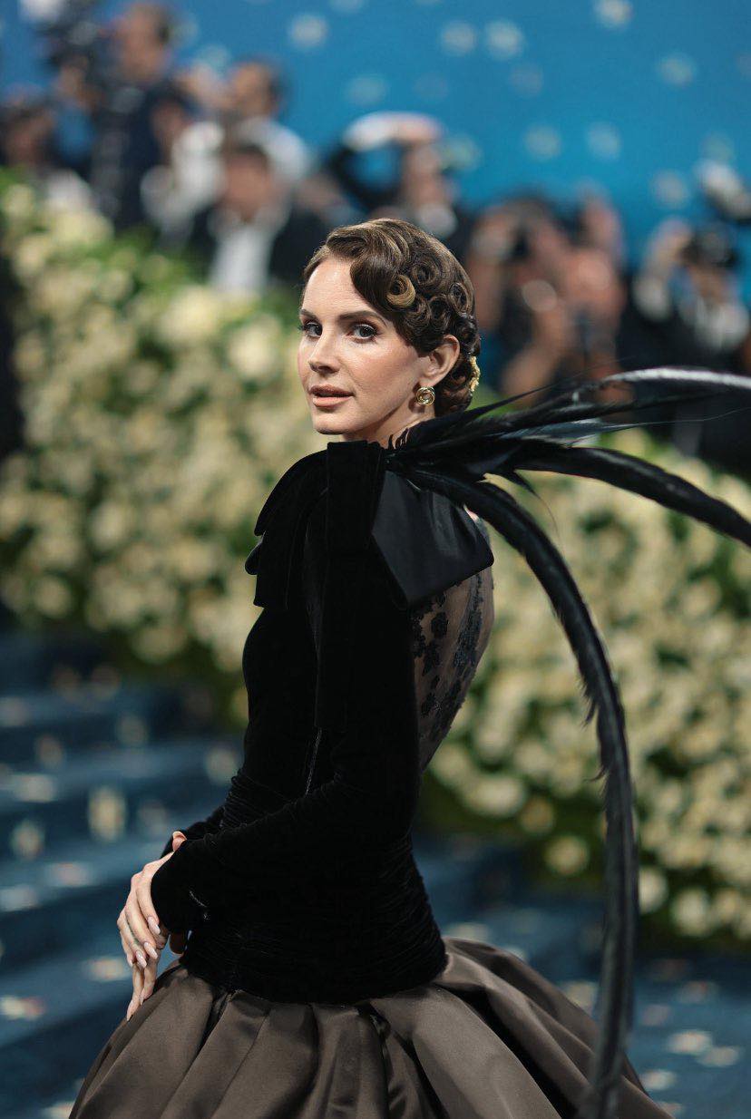 Mỹ nhân mặc đẹp nhất Met Gala nhưng bị Grammy phớt lờ: Từ nữ hầu bàn nghiện ngập đến sự nghiệp triệu đô- Ảnh 2.