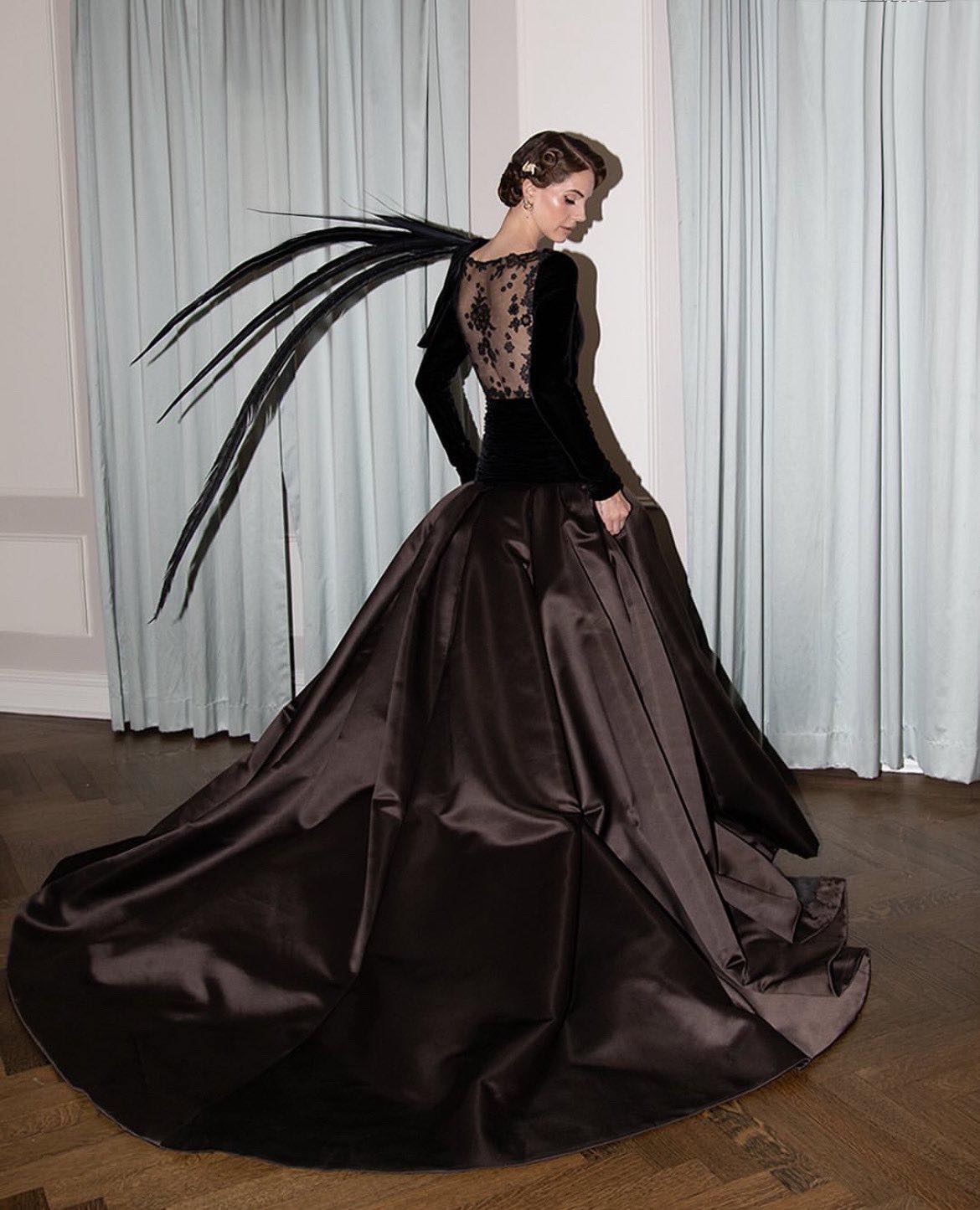 Mỹ nhân mặc đẹp nhất Met Gala nhưng bị Grammy phớt lờ: Từ nữ hầu bàn nghiện ngập đến sự nghiệp triệu đô- Ảnh 4.