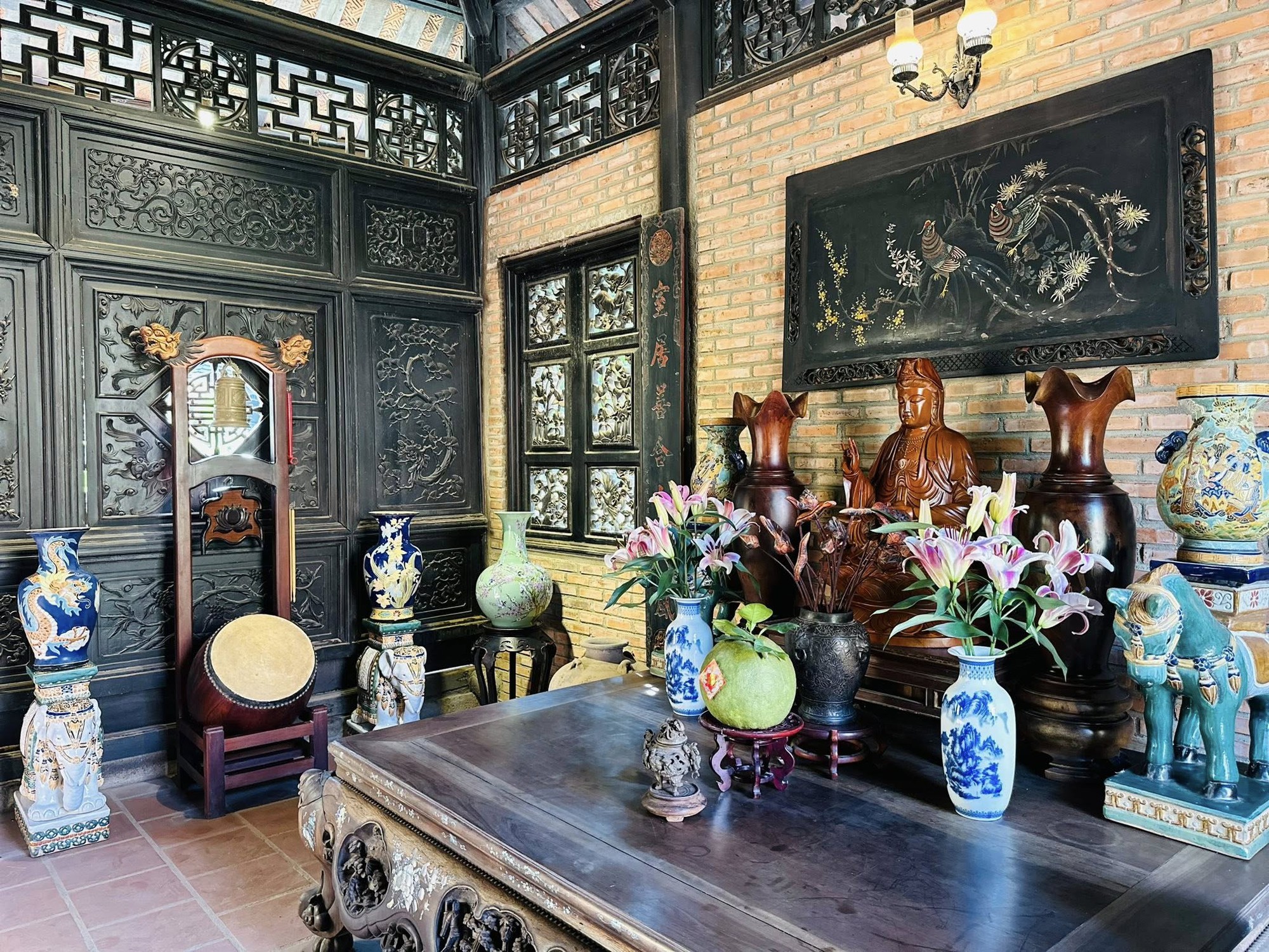 Cận cảnh biệt phủ 100 tỷ, toàn gỗ quý ở Đồng Nai: Nam nghệ sĩ sẵn sàng bán rẻ nếu tìm đúng người- Ảnh 6.