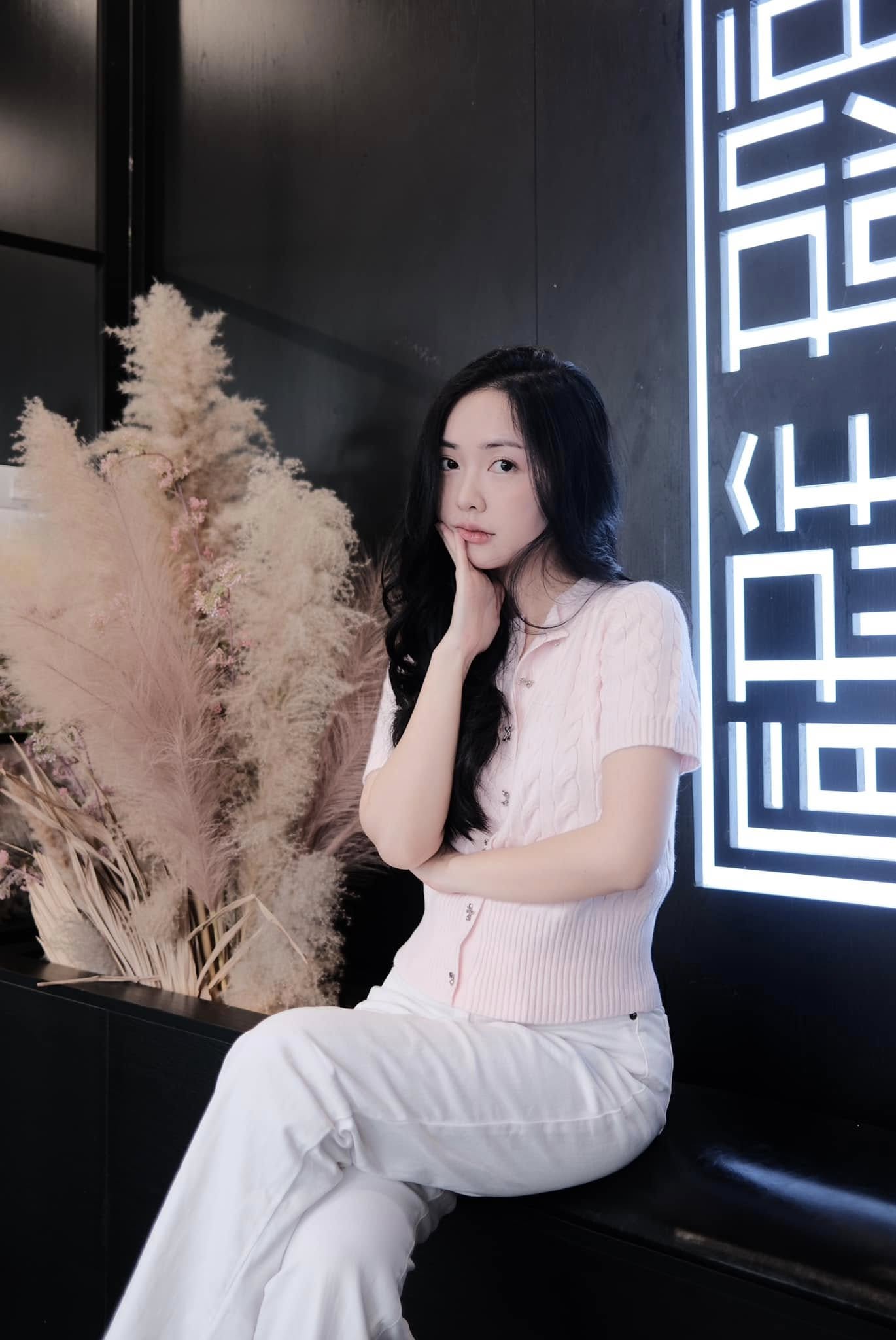 Hotgirl Bắc Giang lấy chồng cầu thủ được khen xinh nhất dàn WAGs Việt, đến Doãn Hải My còn phải thốt lên "xuất sắc"- Ảnh 2.