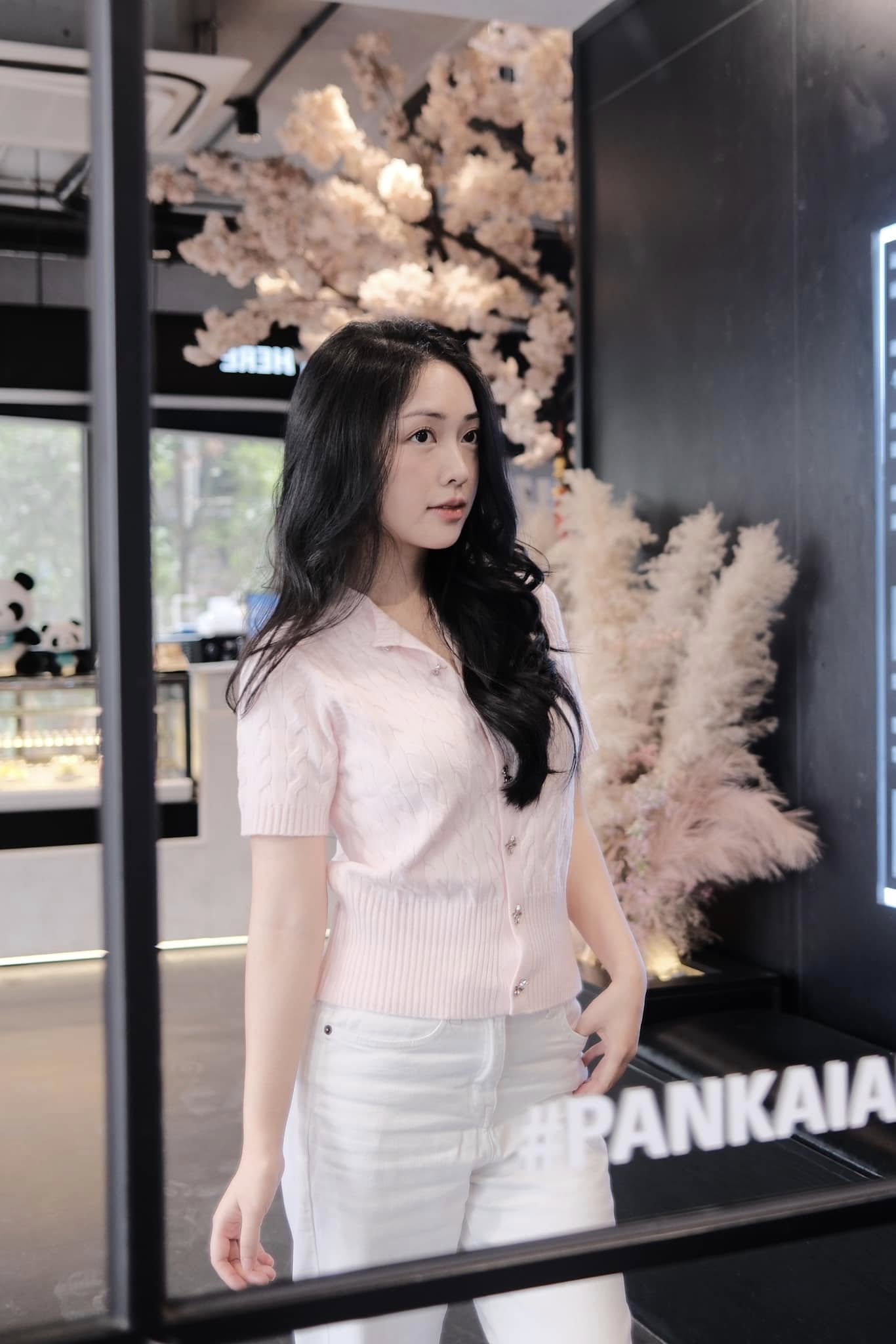 Hotgirl Bắc Giang lấy chồng cầu thủ được khen xinh nhất dàn WAGs Việt, đến Doãn Hải My còn phải thốt lên "xuất sắc"- Ảnh 1.