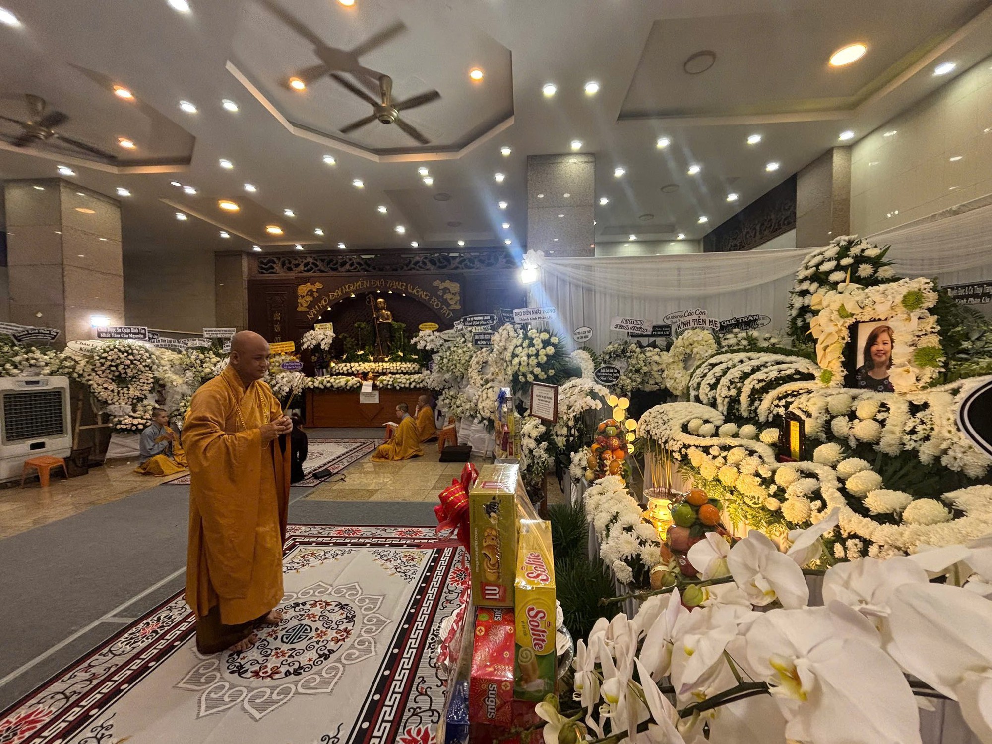 MC Đại Nghĩa lặng người đứng trước di ảnh mẹ, sao nữ nói 1 câu gây xót xa- Ảnh 7.