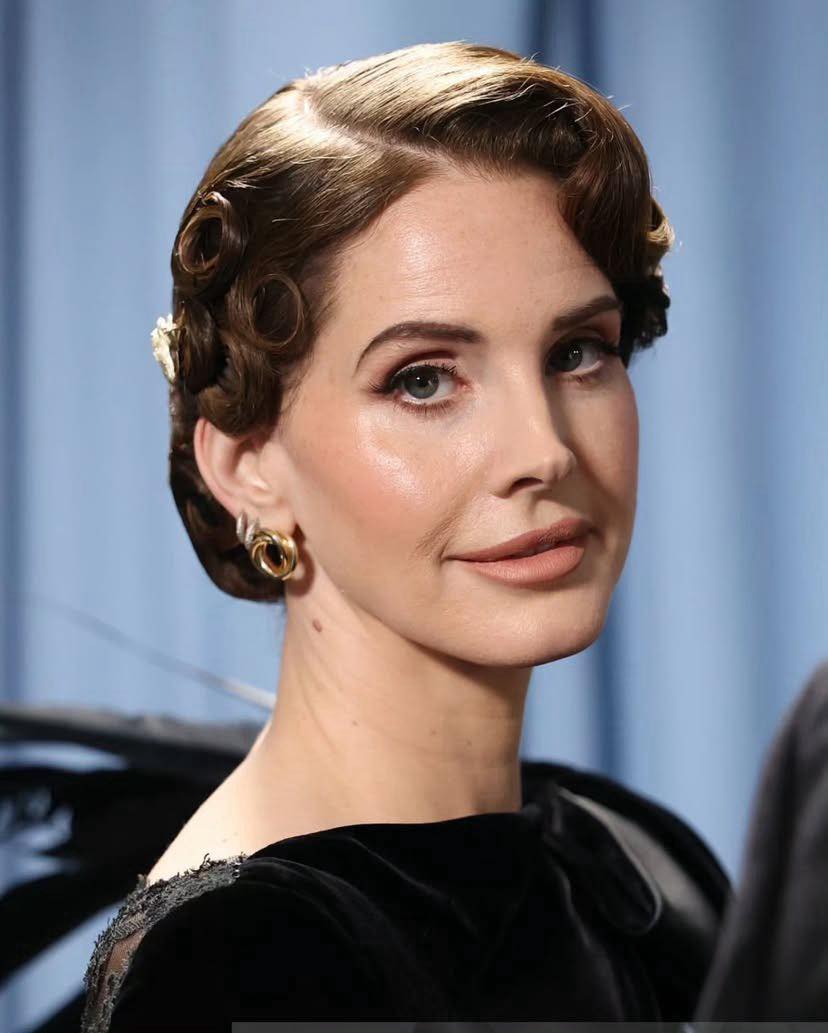 Mỹ nhân mặc đẹp nhất Met Gala nhưng bị Grammy phớt lờ: Từ nữ hầu bàn nghiện ngập đến sự nghiệp triệu đô- Ảnh 3.
