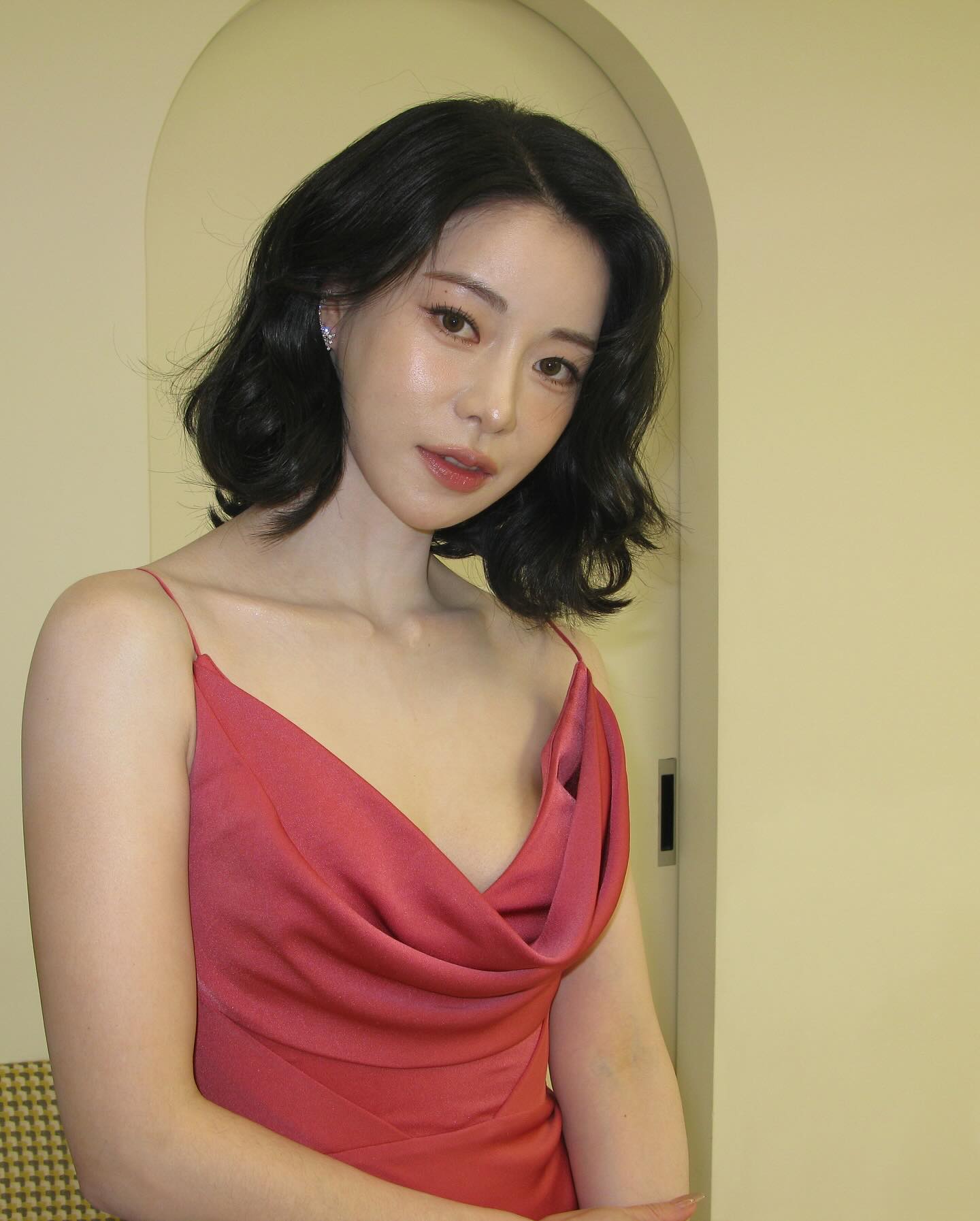 "Kẻ thù" của Song Hye Kyo mới cắt tóc ngắn quá đỗi xinh đẹp, đây chính là kiểu tóc sang và "hack" tuổi đỉnh cho phụ nữ U40- Ảnh 7.
