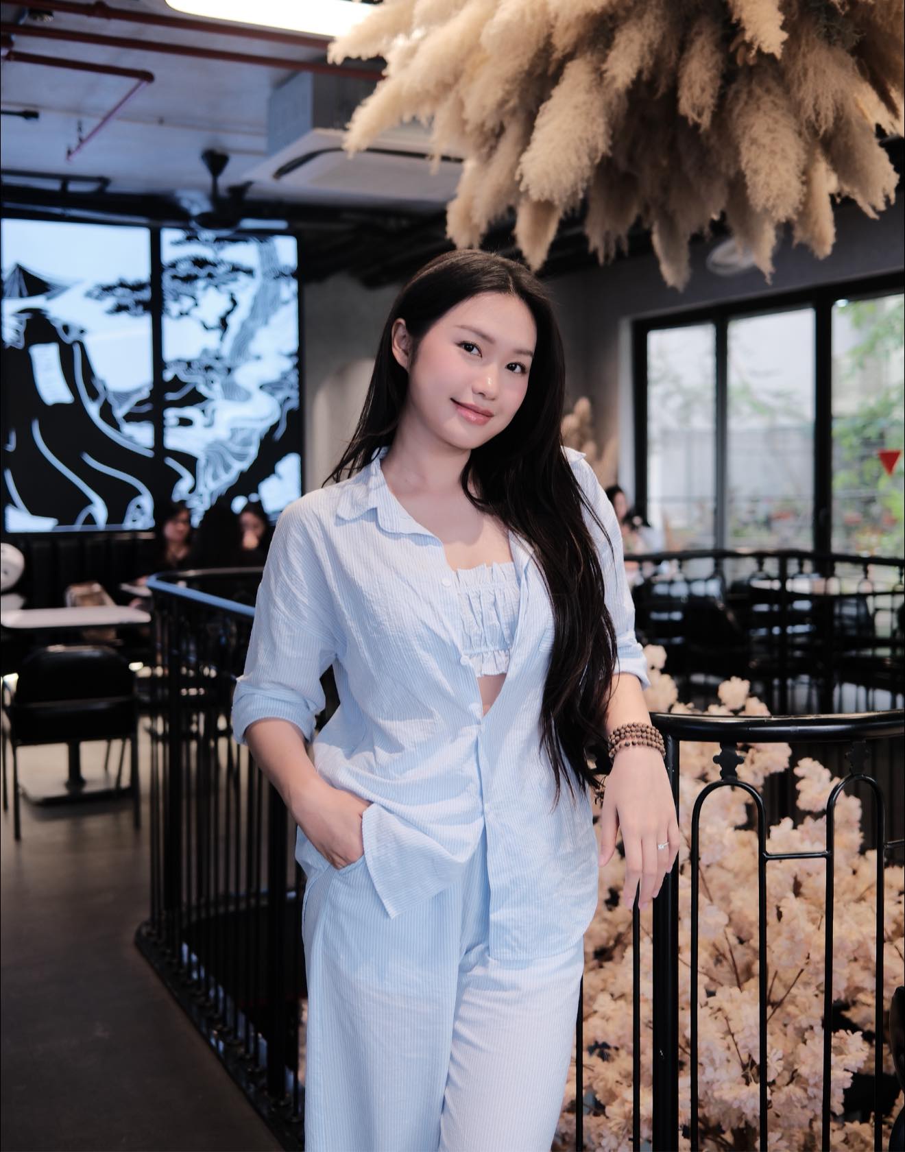 Bữa tiệc visual: Doãn Hải My khí chất 