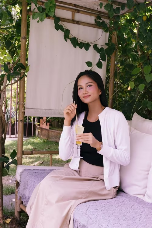 H'Hen Niê đăng ảnh khoe eo sau nửa năm giấu nhẹm, dân tình lại nhớ tới body huyền thoại thời Miss Universe- Ảnh 1.