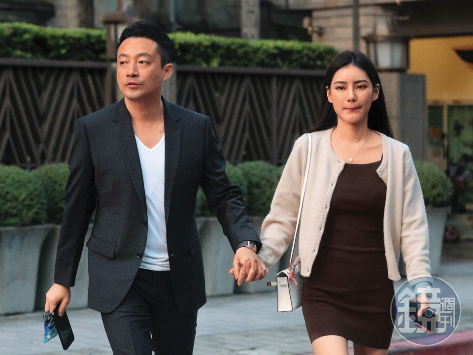 Chồng cũ cưới hot girl sau 3 tháng Từ Hy Viên qua đời: Cbiz tẩy chay gắt đám cưới khiến Uông Tiểu Phi 