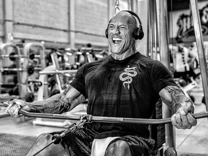Vì sao The Rock không bao giờ sở hữu cơ bụng 6 múi dù có tập luyện chăm chỉ cả đời?- Ảnh 3.