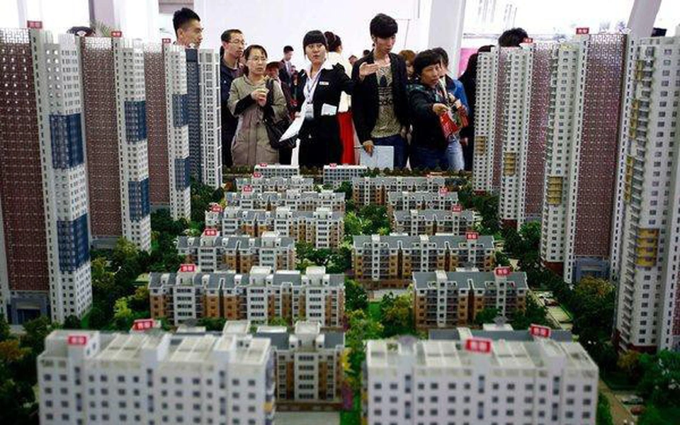 Chi 10 tỷ đồng mua 6 căn biệt thự rồi bỏ quên, 20 năm sau người đàn ông phát hiện có người sống bên trong: “Anh không có quyền lấy lại”- Ảnh 3.