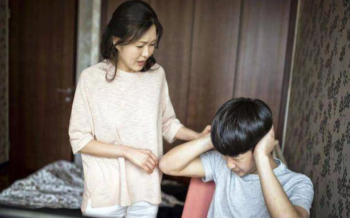 Mẹ đơn thân Hà Nội bất lực vì những hành vi lệch lạc của con trai 2k10, thậm chí từng làm hành động khiến chị nghẹn ngào đau đớn- Ảnh 2.