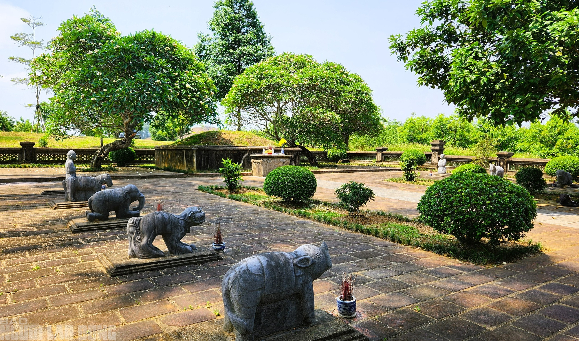 Cận cảnh khu lăng mộ vua Lê Túc Tông bị xâm hại- Ảnh 3.