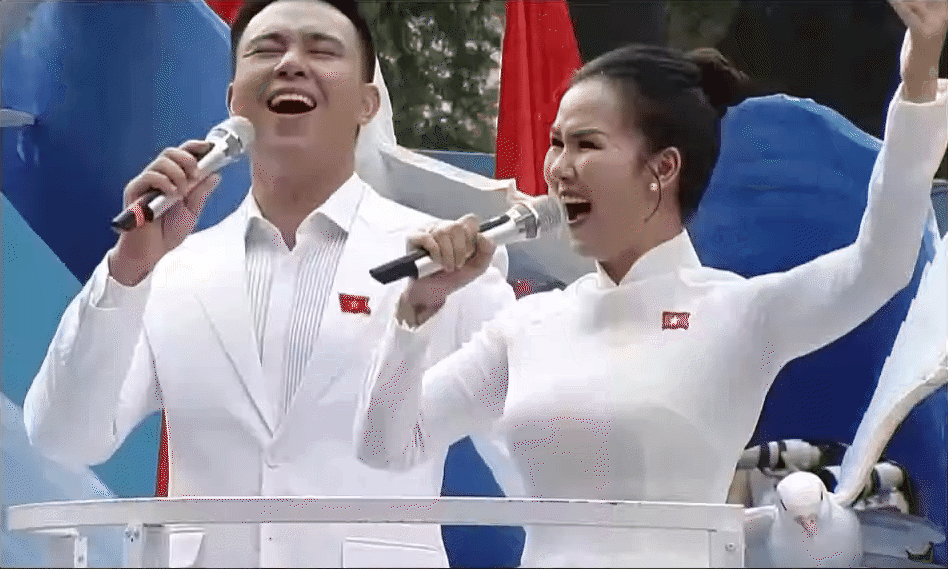 Màn trình diễn hit 3 tỷ view tại Đại lễ 30/4 nhanh chóng đạt 1 trending, Võ Hạ Trâm có động thái đặc biệt- Ảnh 3. Màn trình diễn hit 3 tỷ view tại Đại lễ 30/4 nhanh chóng đạt 1 trending, Võ Hạ Trâm có động thái đặc biệt- Ảnh 3.