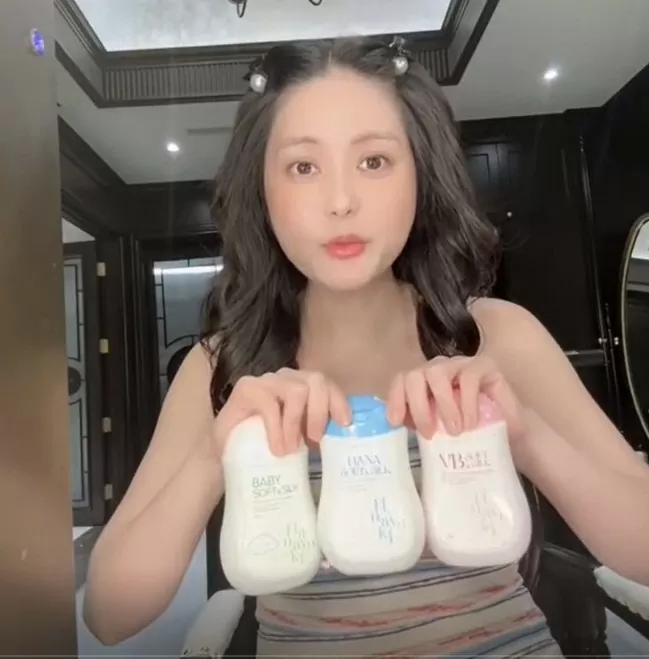 "Nữ đại gia quận 7" Đoàn Di Băng và những lần quảng cáo lố: Kẹo thay cơm, dầu gội "thuần tự nhiên" chứa hoá chất?!- Ảnh 5.