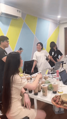 Chu Thanh Huyền ra ngoài là 