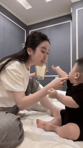 Chu Thanh Huyền ra ngoài là 