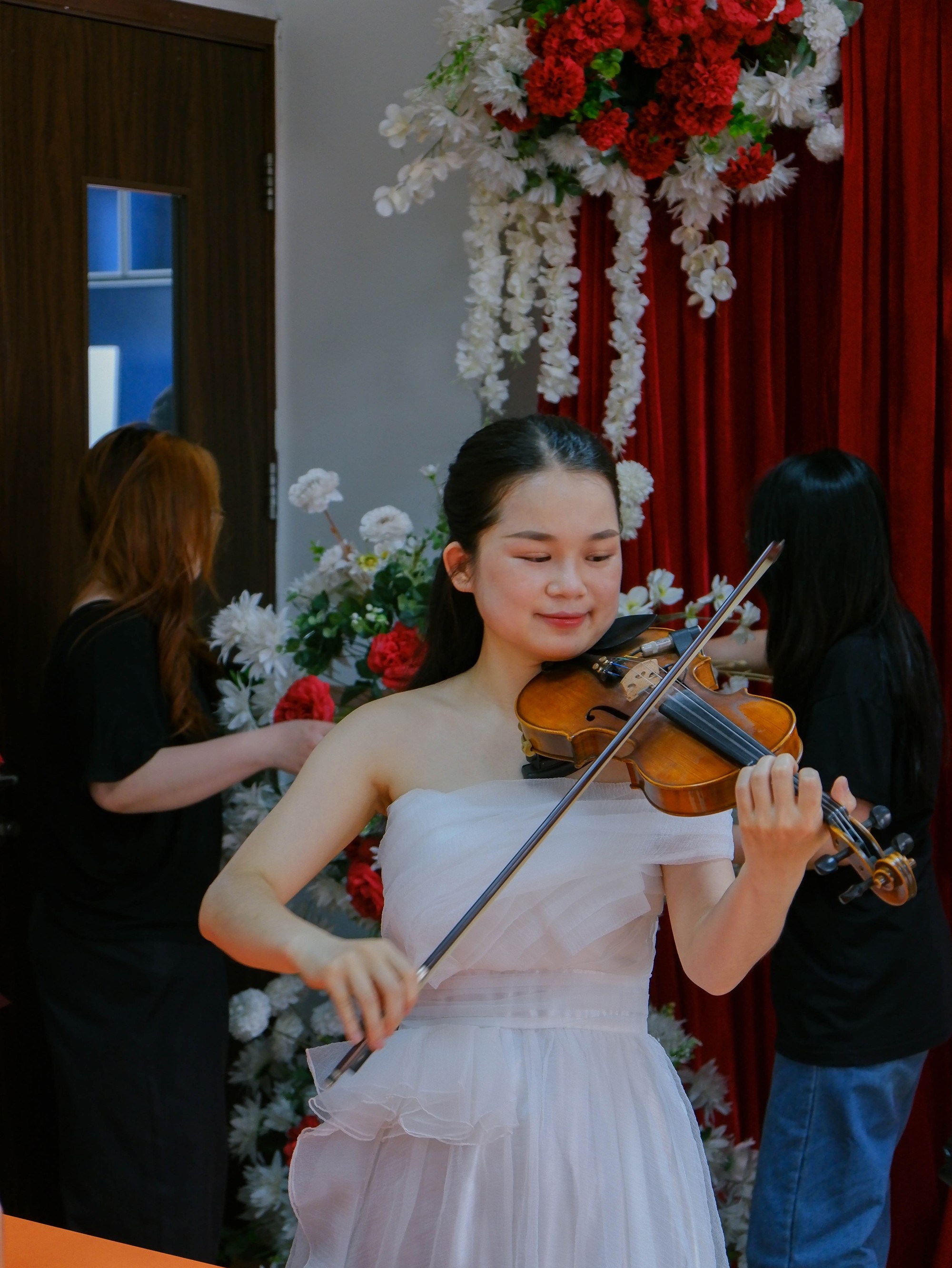Đồ án tốt nghiệp của "con nhà người ta" sáng tạo đến mức bê cả đám hỏi đến trường: Sinh viên hóa cô dâu, thầy cô thành khách mời hết!- Ảnh 4.