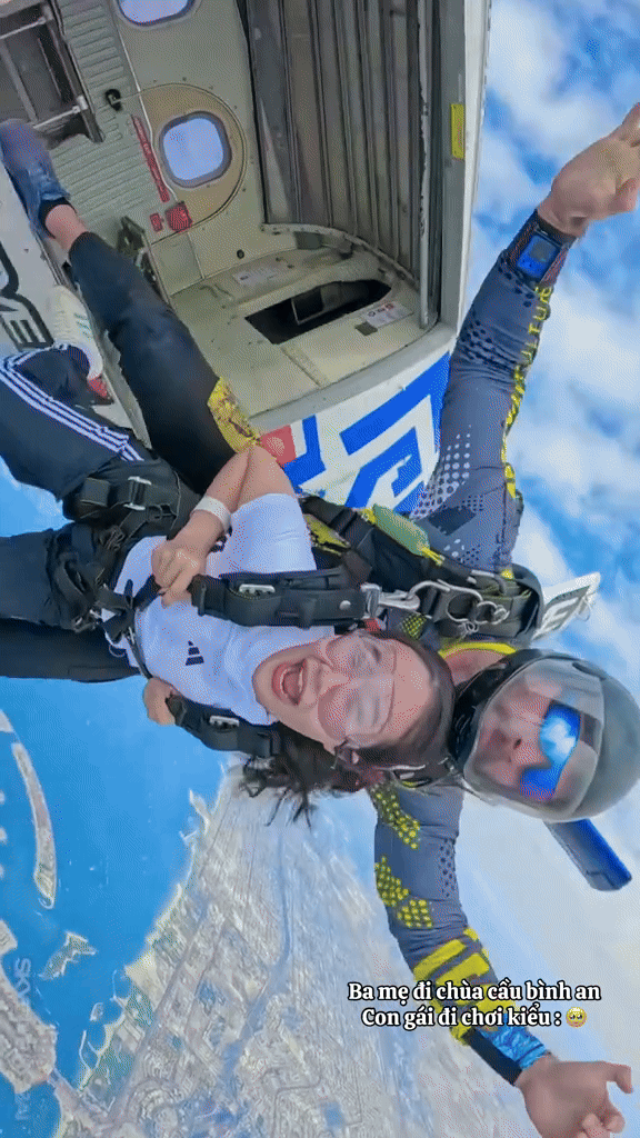 Bố mẹ ở nhà cầu bình an, con cái đi du lịch đu zipline, nhảy dù lượn: Trend này không cần đu vì ai cũng đã từng!- Ảnh 1.