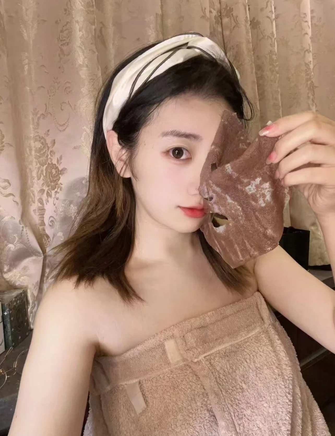 Dân tình đua nhau chà thứ hạt màu nâu lên mặt: Hóa ra là botox tự nhiên, da căng bóng khỏi sợ lão hóa- Ảnh 12.