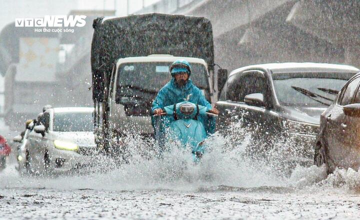 Không khí lạnh sắp tràn về, Bắc Bộ và Bắc Trung Bộ mưa lớn, có nơi dưới 18°C- Ảnh 1.