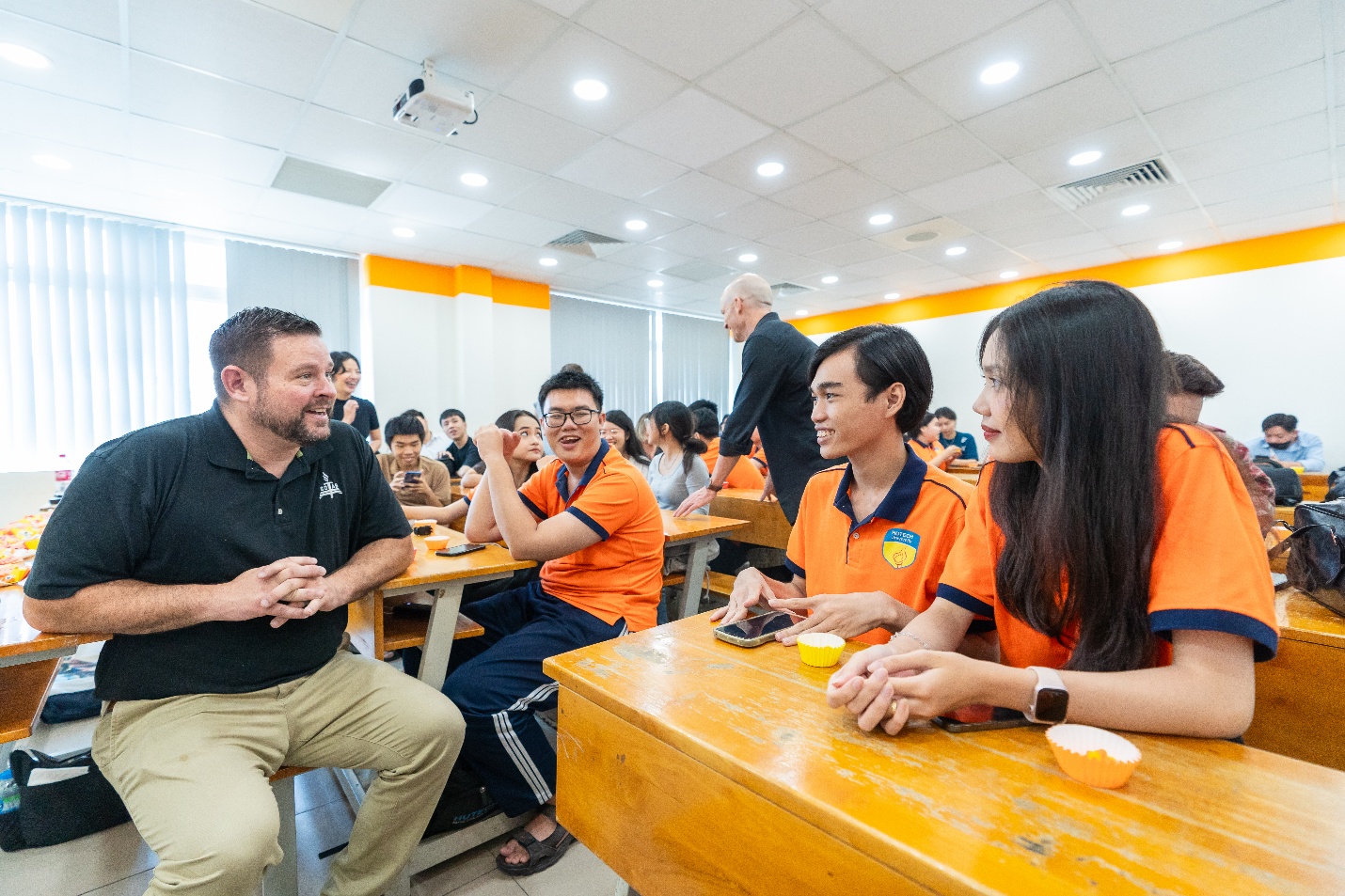 Sinh viên Ngôn ngữ Anh HUTECH: Học thế nào để chinh phục thị trường toàn cầu- Ảnh 1.