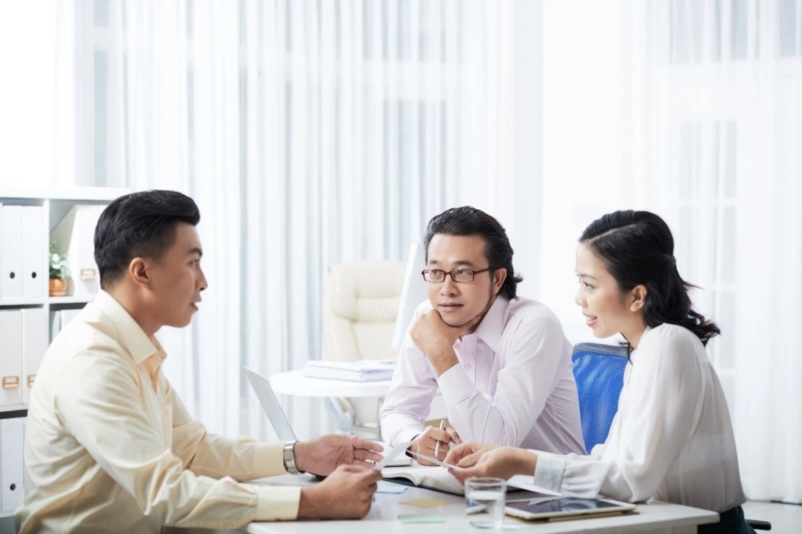 Đóng gần 830 triệu tiền bảo hiểm suốt 10 năm, đến hạn rút tiền thì công ty thông báo: “Hợp đồng ghi rõ phải đợi đến năm 2084”- Ảnh 1.
