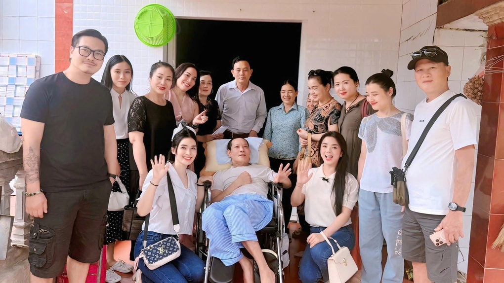 Diễn viên Thái Hòa đột quỵ liệt nửa người: Nằm một chỗ suốt nửa năm, sống nương nhờ vì không có tiền chữa trị- Ảnh 4. Diễn viên Thái Hòa đột quỵ liệt nửa người: Nằm một chỗ suốt nửa năm, sống nương nhờ vì không có tiền chữa trị- Ảnh 4.