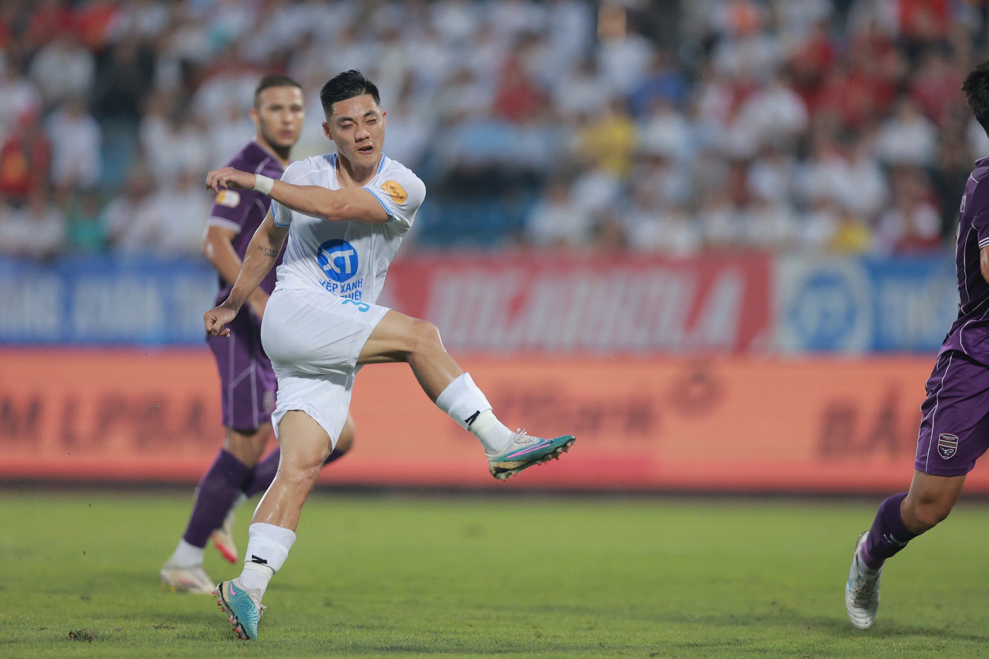 “Mất tích” nửa năm, đồng đội cũ Công Phượng bỗng vụt sáng ở V.League, sáng cửa vô địch- Ảnh 2.