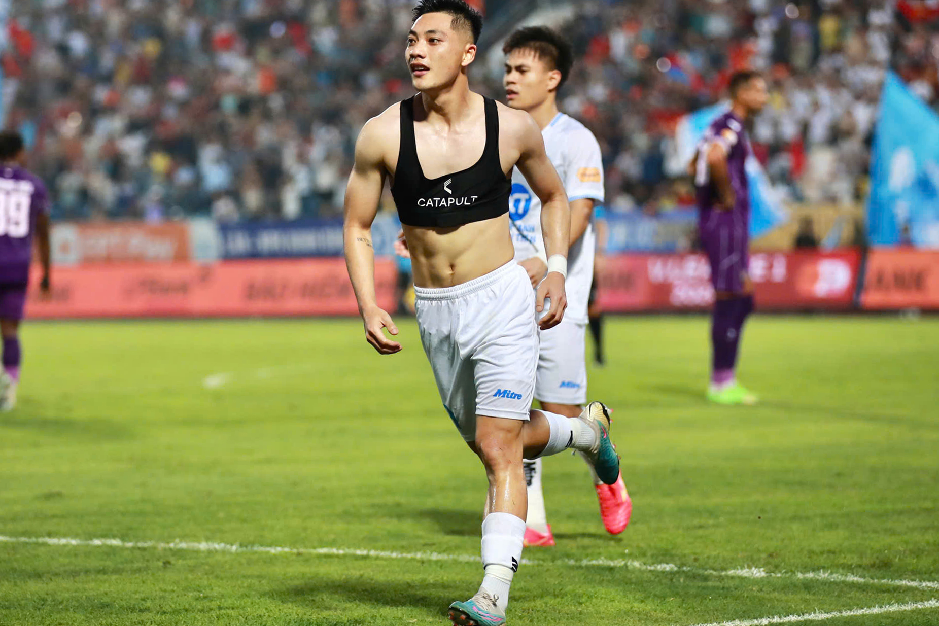 “Mất tích” nửa năm, đồng đội cũ Công Phượng bỗng vụt sáng ở V.League, sáng cửa vô địch- Ảnh 1.