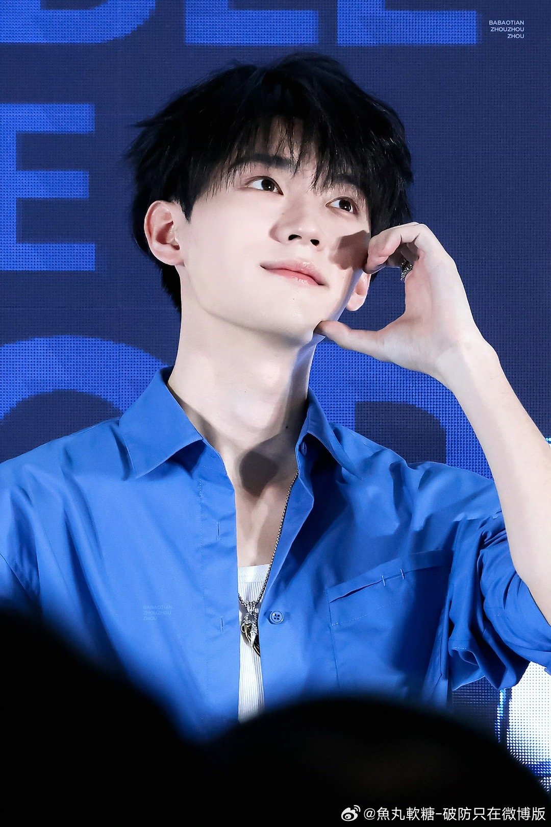 Nam thần 2K bị 