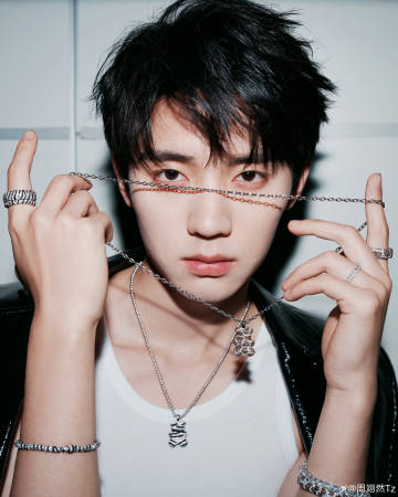 Nam thần 2K bị 