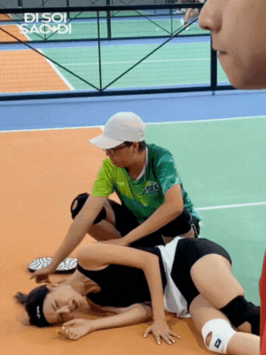 Kỳ H&acirc;n để lộ đ&ocirc;i ch&acirc;n đầy sẹo sau chấn thương g&atilde;y ch&acirc;n tr&ecirc;n s&acirc;n pickleball khiến d&acirc;n t&igrave;nh x&ocirc;n xao- Ảnh 2.