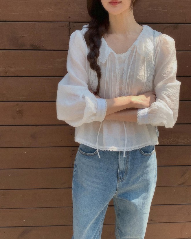 Chị em sẽ mặc đẹp hơn rất nhiều nếu phối 4 mẫu áo này với quần jeans- Ảnh 1.