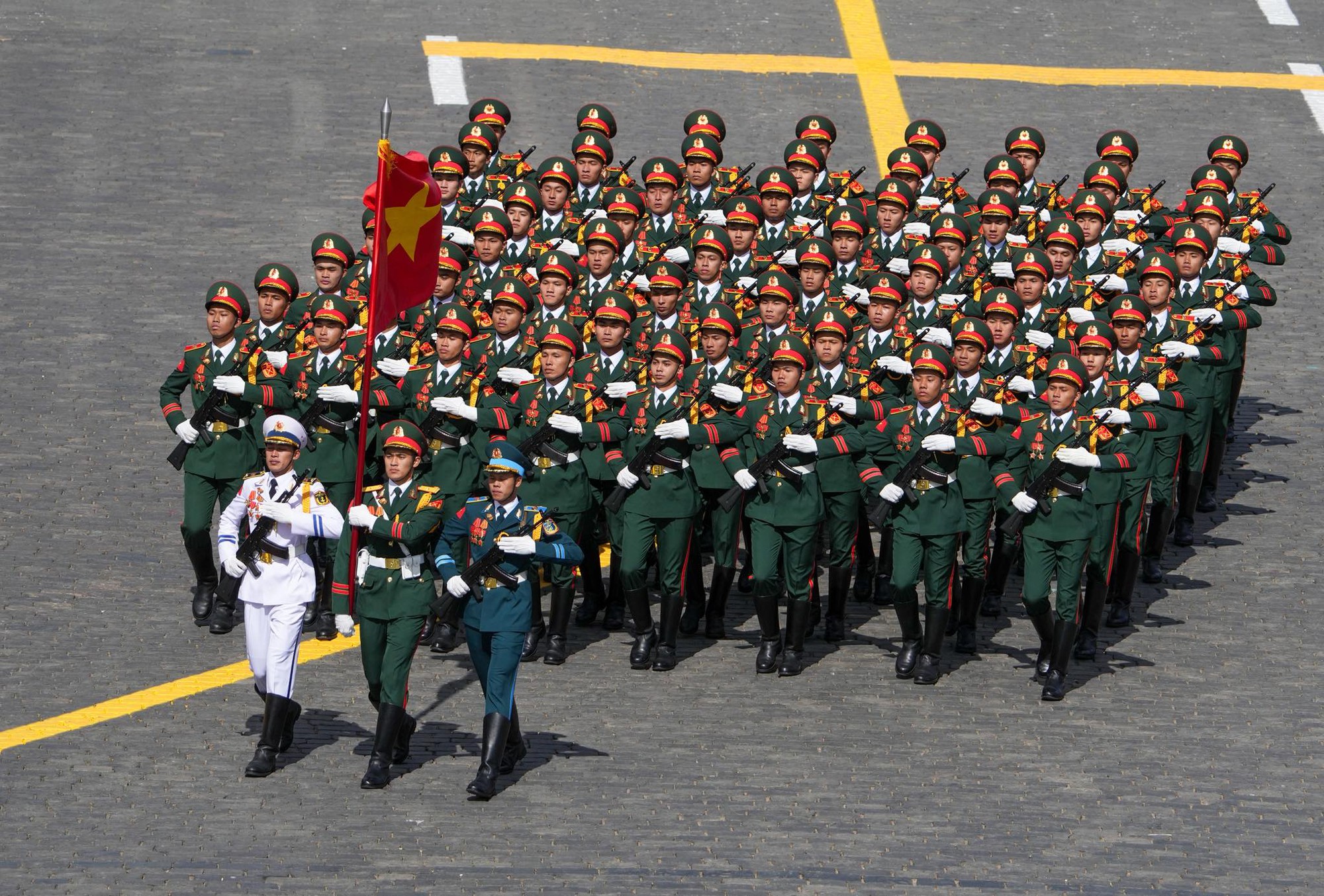 Toàn cảnh màn xuất hiện của đoàn Quân đội Nhân dân Việt Nam trong lễ duyệt binh Ngày Chiến thắng 9/5 tại Quảng trường Đỏ- Ảnh 5. Toàn cảnh màn xuất hiện của đoàn Quân đội Nhân dân Việt Nam trong lễ duyệt binh Ngày Chiến thắng 9/5 tại Quảng trường Đỏ- Ảnh 5.