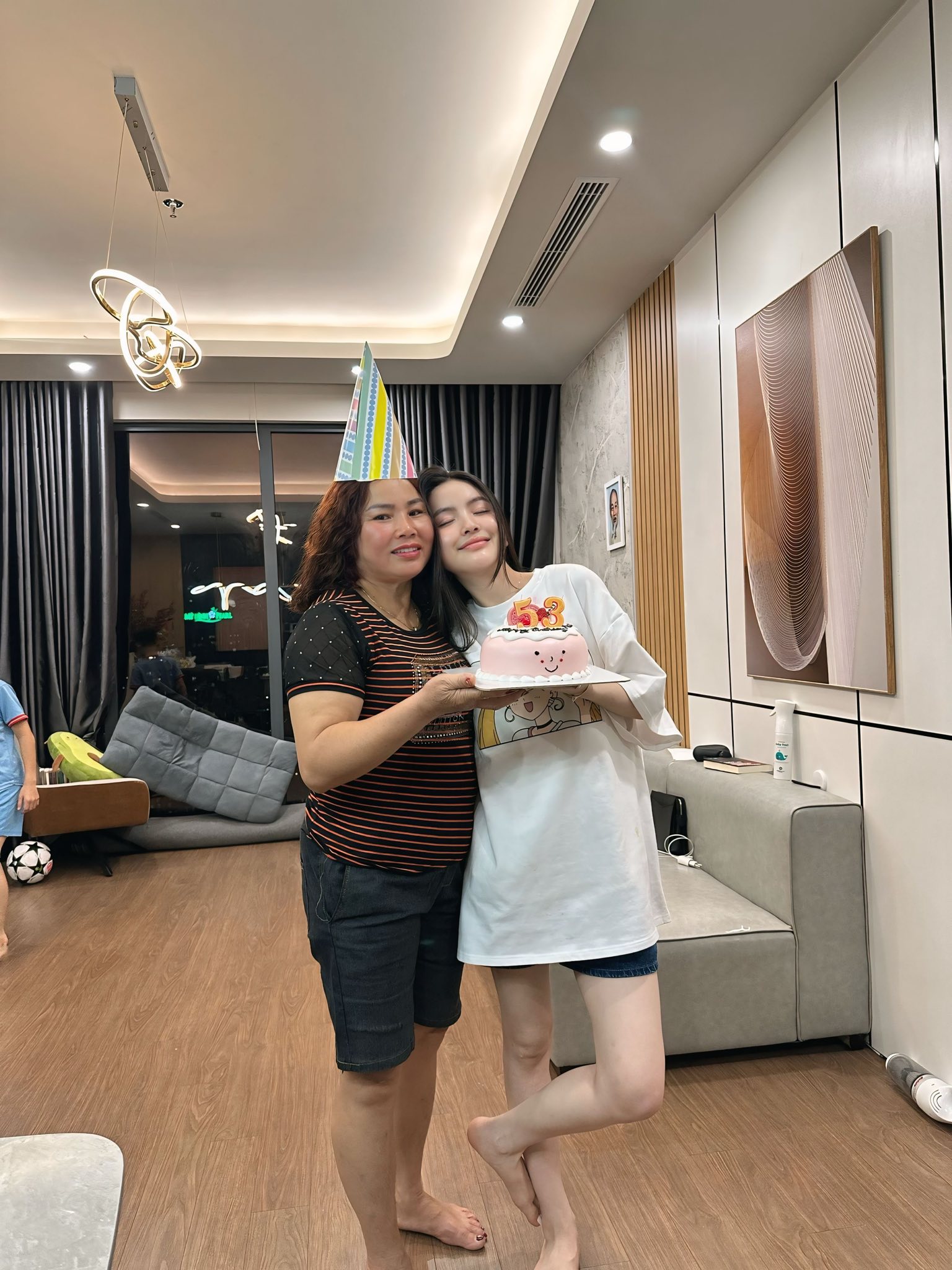 Chu Thanh Huyền - vợ Quang Hải từng gây sốc khi hất tay mẹ đẻ, nay khiến netizen xúc động vì dòng tin gửi mẹ- Ảnh 2.