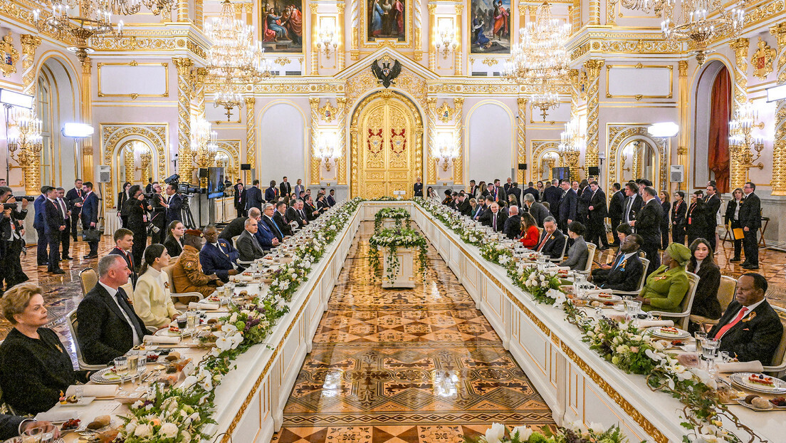 Dạ yến chiêu đãi lãnh đạo 30 nước của ông Putin có gì?: Từ hương vị Nga đến lời chúc Dạ yến chiêu đãi lãnh đạo 30 nước của ông Putin có gì?: Từ hương vị Nga đến lời chúc
