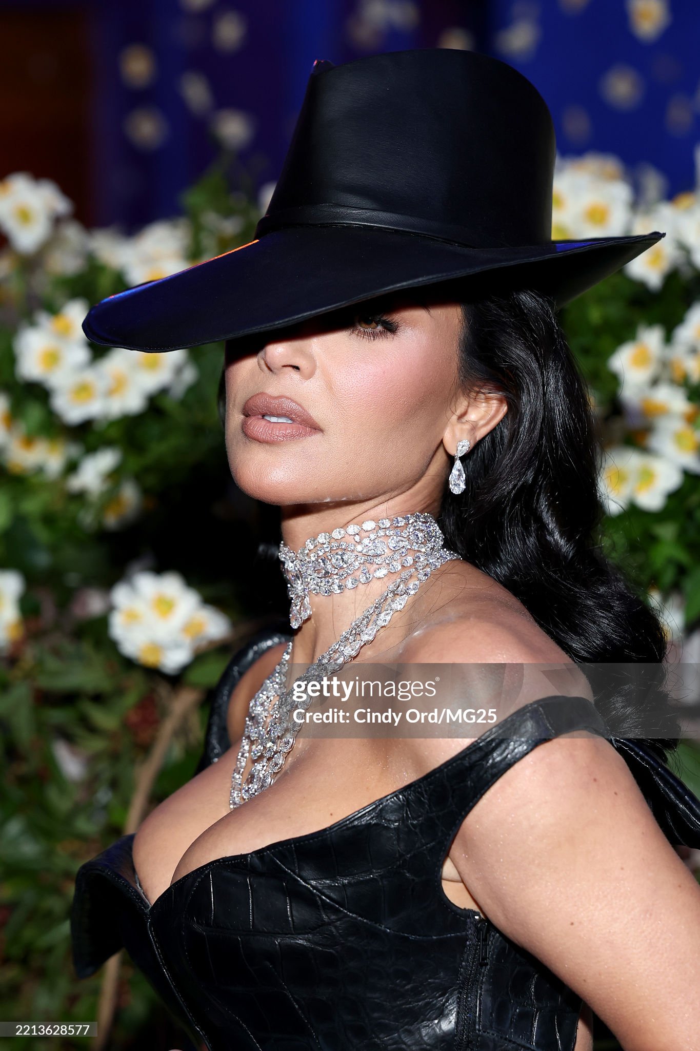 Da thật dàn sao Met Gala bị zoom không thể cận hơn: Kendall lộ khuyết điểm, BLACKPINK thua đại mỹ nhân U60- Ảnh 7.