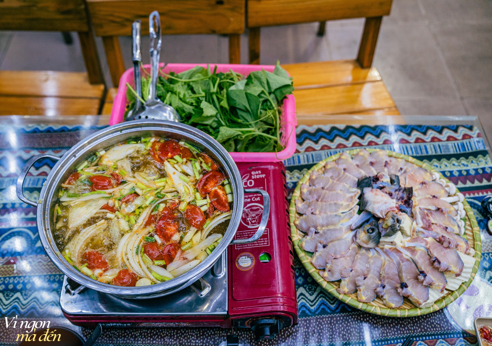 Ăn gì ở Sa Pa? Gỏi cá tầm lạ miệng, bún chả chan độc đáo hay phở hồng Bắc Hà ăn một lần nhớ mãi?- Ảnh 3.