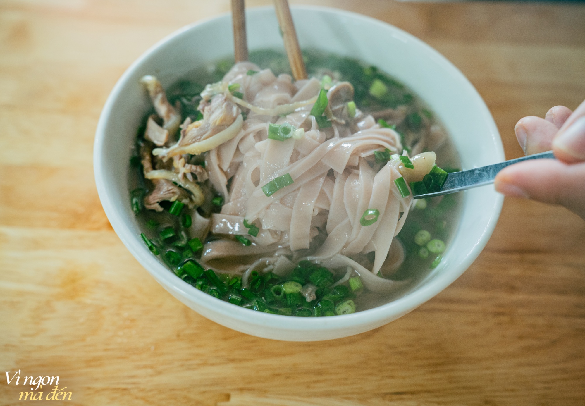 Ăn gì ở Sa Pa? Gỏi cá tầm lạ miệng, bún chả chan độc đáo hay phở hồng Bắc Hà ăn một lần nhớ mãi?- Ảnh 11.