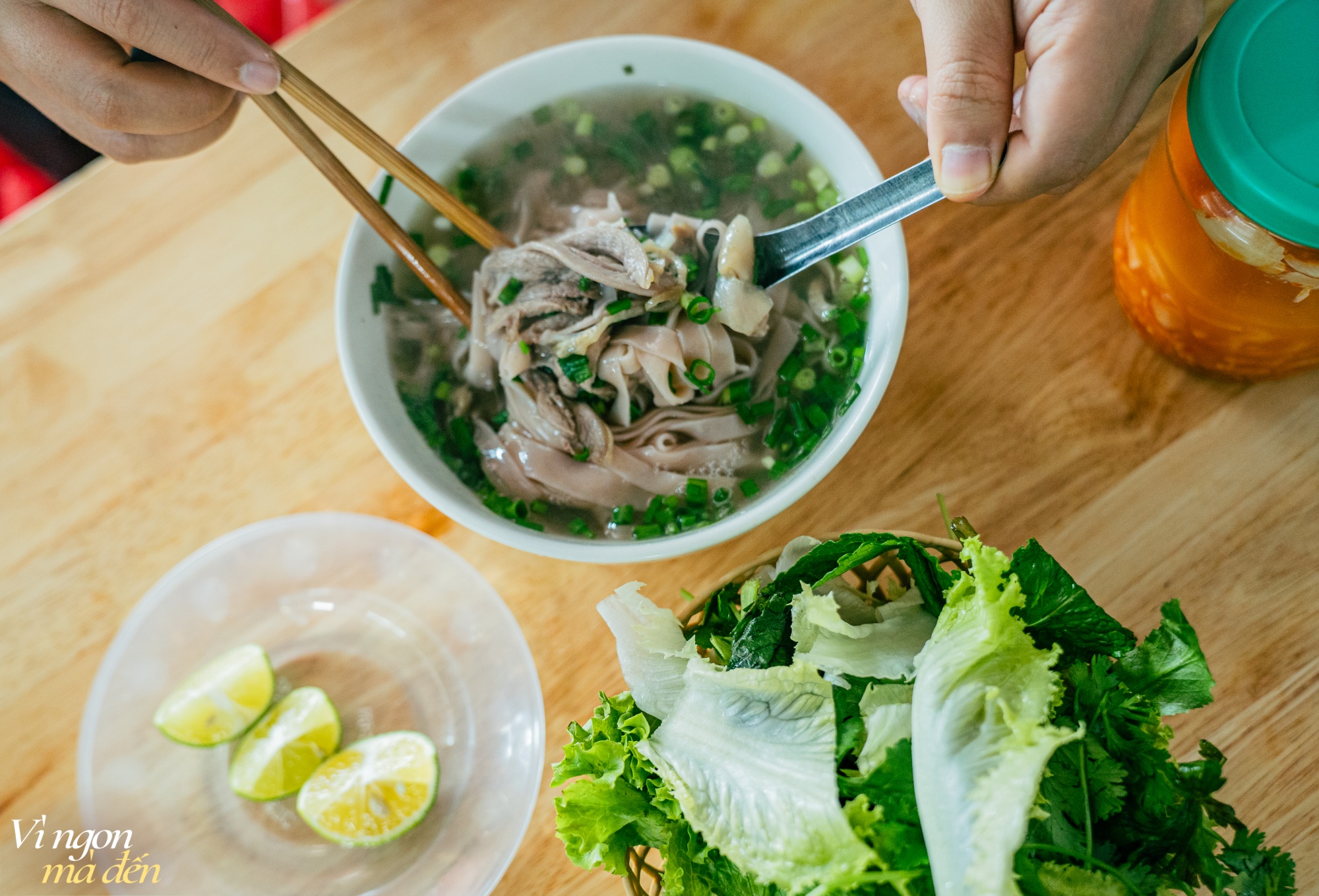 Ăn gì ở Sa Pa? Gỏi cá tầm lạ miệng, bún chả chan độc đáo hay phở hồng Bắc Hà ăn một lần nhớ mãi?- Ảnh 9.