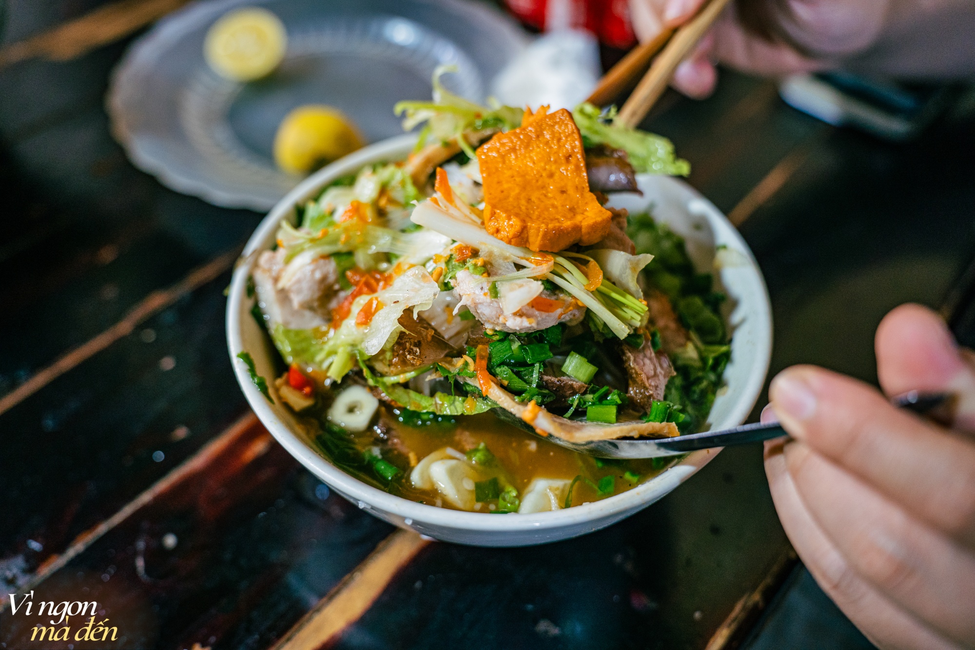 Ăn gì ở Sa Pa? Gỏi cá tầm lạ miệng, bún chả chan độc đáo hay phở hồng Bắc Hà ăn một lần nhớ mãi?- Ảnh 15.